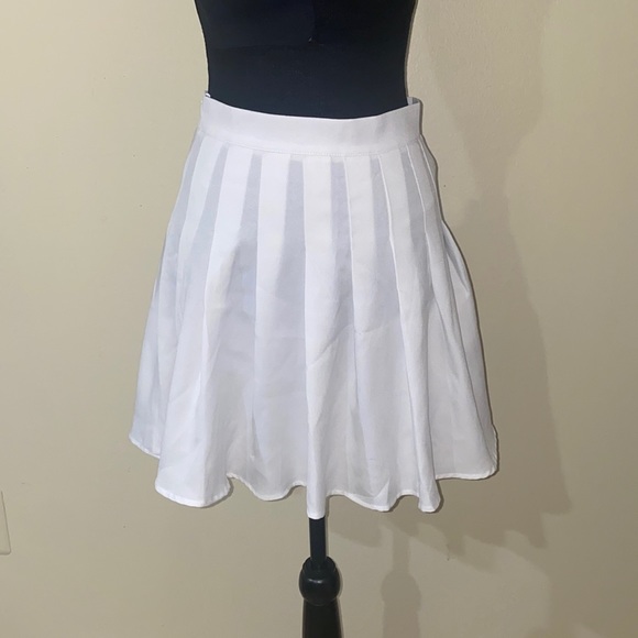 ROMWE Dresses & Skirts - Romwe - White Pleated Tennis Skirt